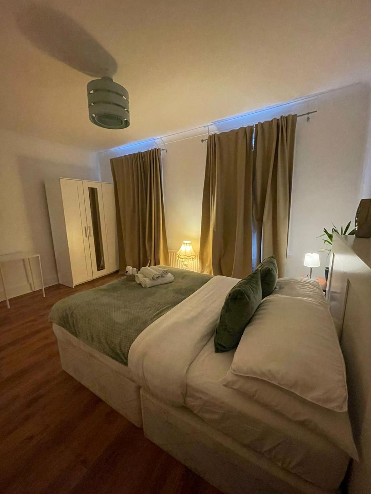 Park View Homestay Barking  Kültér fotó